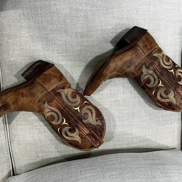 Justin Boots Distressed Brown Western Boots - Picture 4 of 7